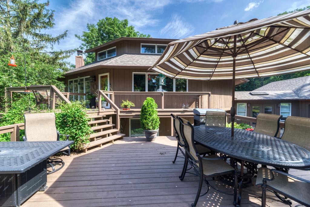 3205 West Southmor Road Morris, IL 60450 - Photo 14 of 74 a view of a table and chairs in patio