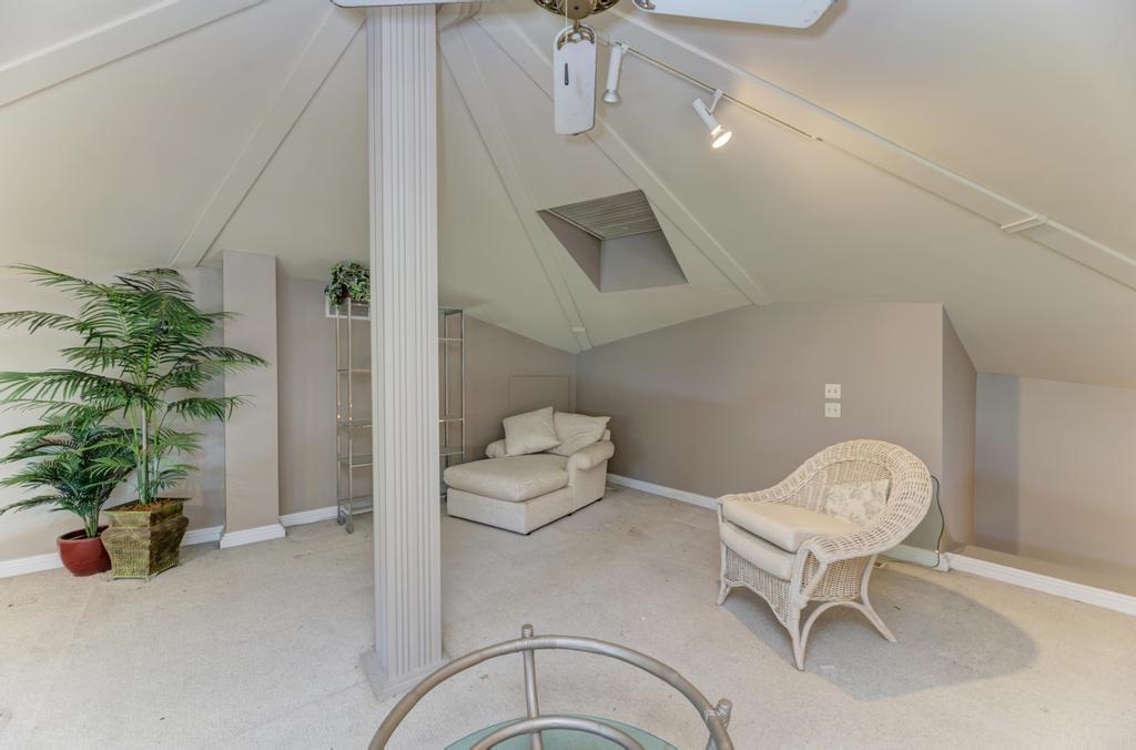 3205 West Southmor Road Morris, IL 60450 - Photo 29 of 74 a room with furniture and a potted plant