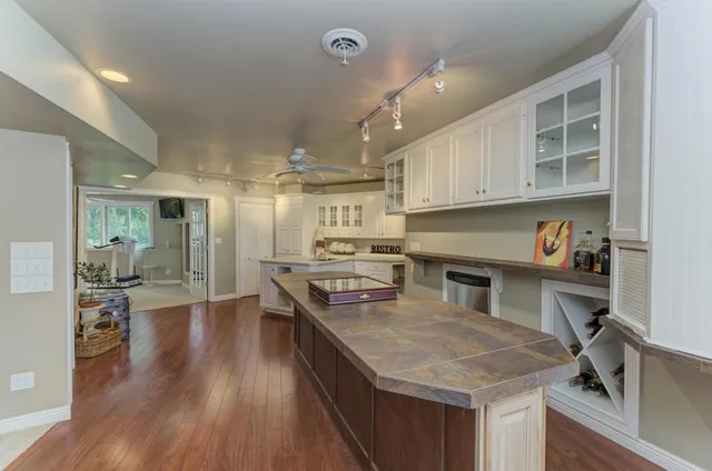 $788,000 | 3205 West Southmor Road, Morris, IL 60450