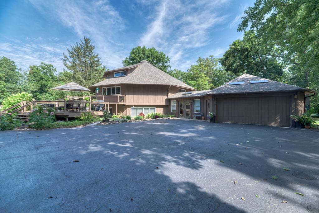3205 West Southmor Road Morris, IL 60450 - Photo 8 of 74 a front view of a house with a yard and a garage