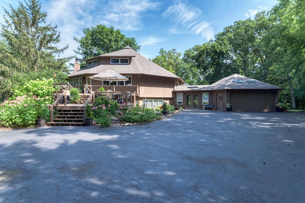 3205 West Southmor Road Morris, IL 60450 - Photo 9 of 74 a front view of a house with garden
