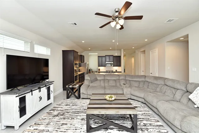 $3,000 | 5835 Euclid Loop, Rosenberg, TX 77469