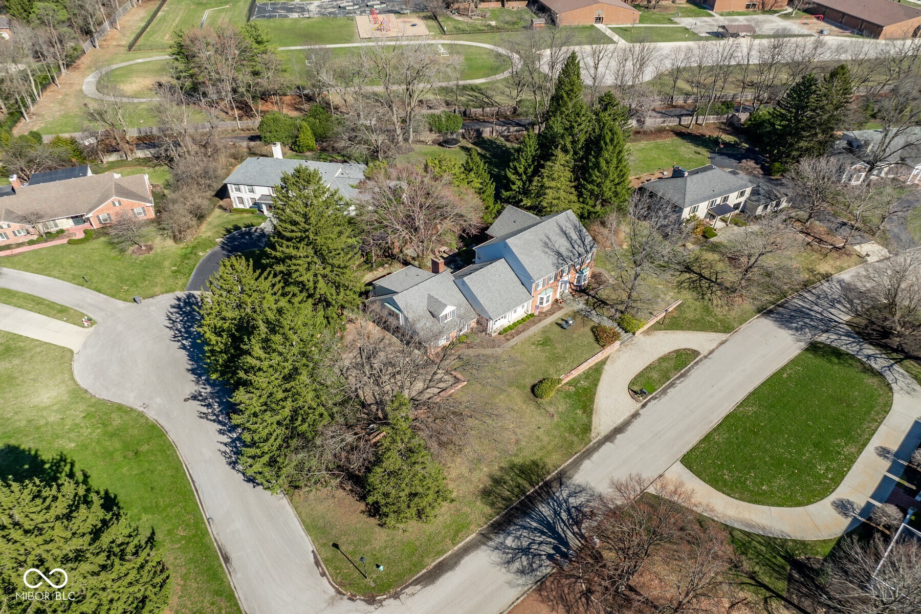 514 Round Hill Road Indianapolis, IN 46260 - Photo 11 of 16 Gallery Image 11