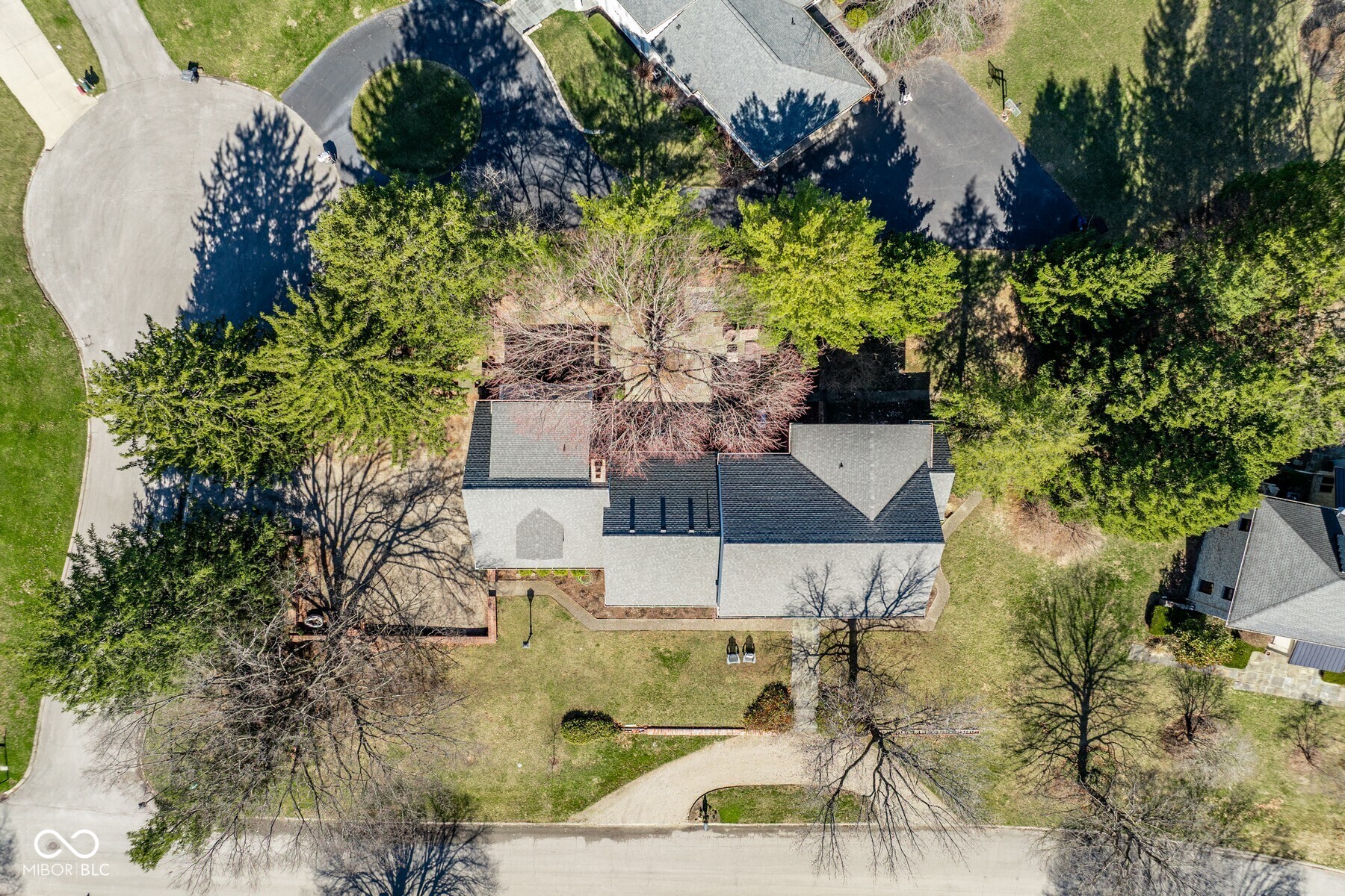 514 Round Hill Road Indianapolis, IN 46260 - Photo 12 of 16 Gallery Image 12