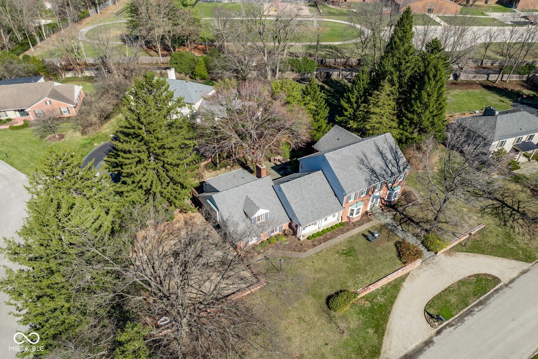 514 Round Hill Road Indianapolis, IN 46260 - Photo 8 of 16 Gallery Image 8