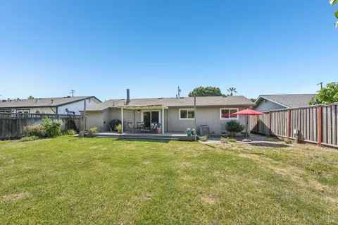 $689,000 | 1295 Marian Way, Petaluma, CA 94954