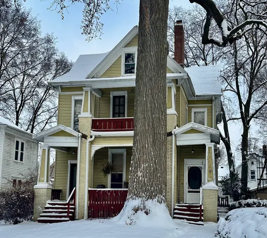 $180,000 | 308 East Walnut Street, Bloomington, IL 61701