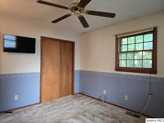 707 Country Lane Carthage, IL 62321 - Photo 18 of 26 a view of an empty room with a window