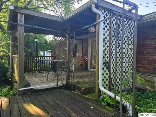 a view of an outdoor space