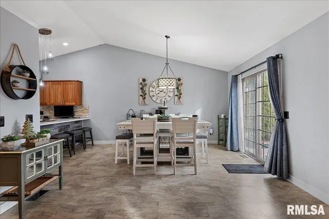 $380,000 | 212 Gloucester Court, Chatham, IL 62629