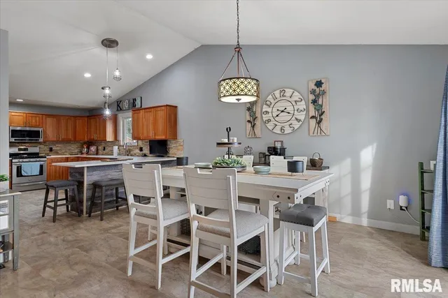 $380,000 | 212 Gloucester Court, Chatham, IL 62629