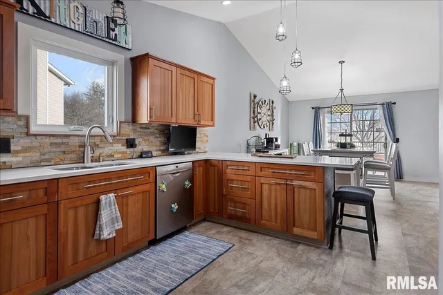 $380,000 | 212 Gloucester Court, Chatham, IL 62629