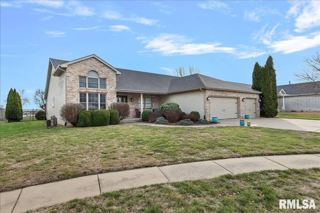 $380,000 | 212 Gloucester Court, Chatham, IL 62629