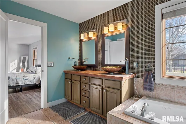 $380,000 | 212 Gloucester Court, Chatham, IL 62629