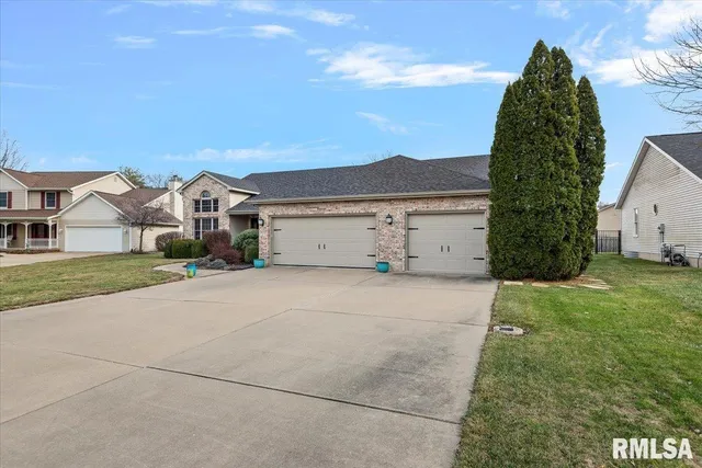 $380,000 | 212 Gloucester Court, Chatham, IL 62629