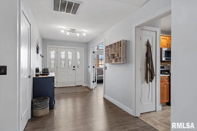 $380,000 | 212 Gloucester Court, Chatham, IL 62629