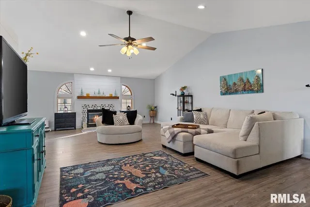 $380,000 | 212 Gloucester Court, Chatham, IL 62629