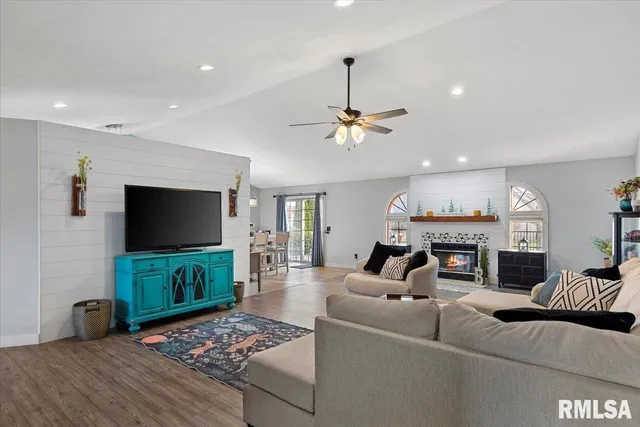 $380,000 | 212 Gloucester Court, Chatham, IL 62629