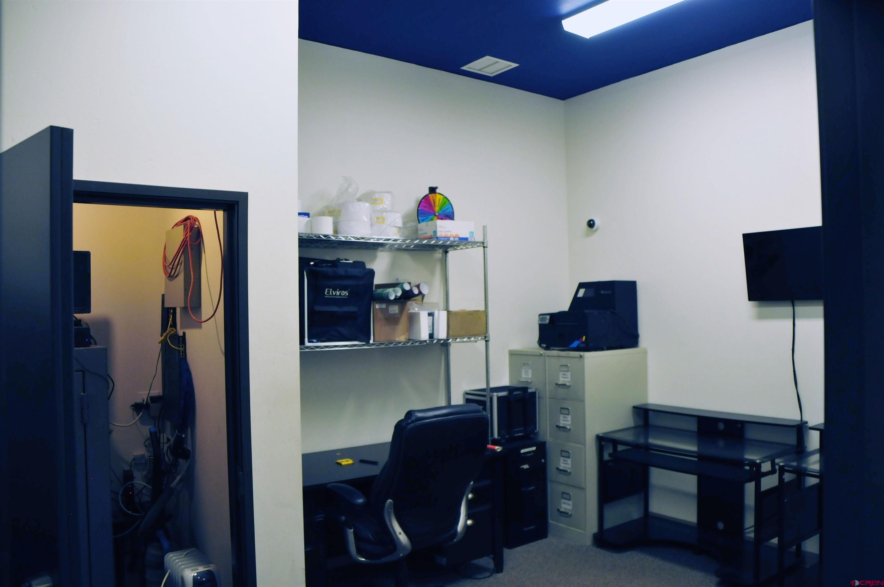 28753 Highway 160 Durango, CO 81301 - Photo 5 of 21 a living room with furniture and a lamp