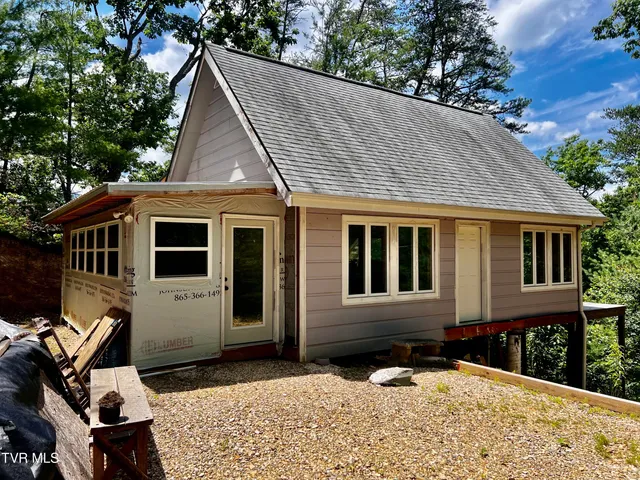 $299,900 | 1272 Peach Orch Way, Del Rio, TN 37727