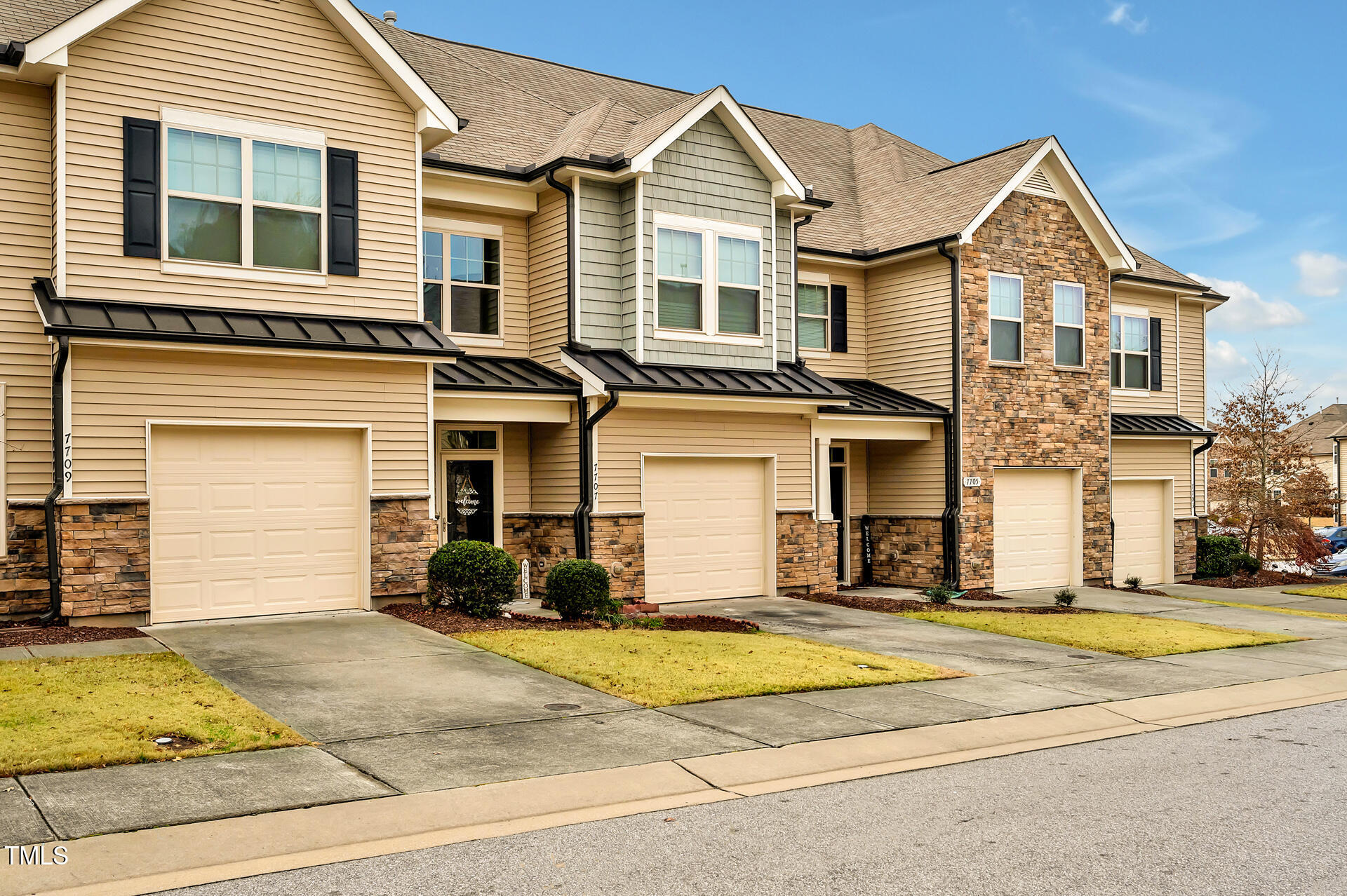 7707 Weathered Oak Way Raleigh, NC 27616 - Photo 3 of 33 FAR_3347