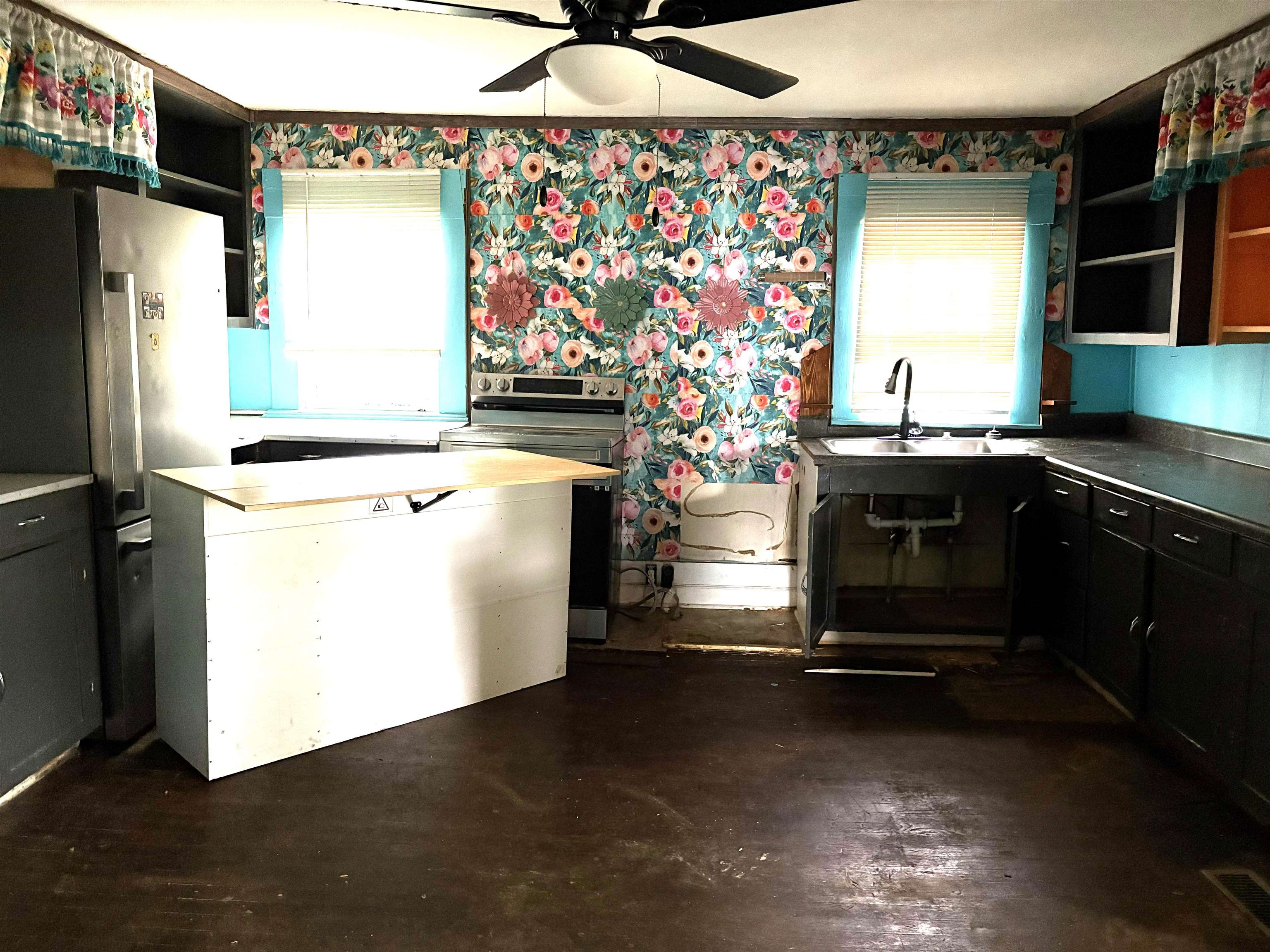 64 East Main Street Inman, SC 29349 - Photo 30 of 48 Stainless-Appliances-Island