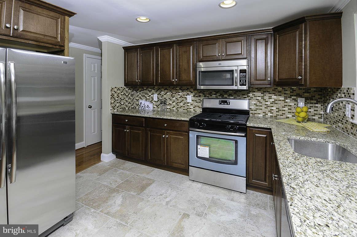370 Enfield Road Joppa, MD 21085 - Photo 9 of 22 Kitchen