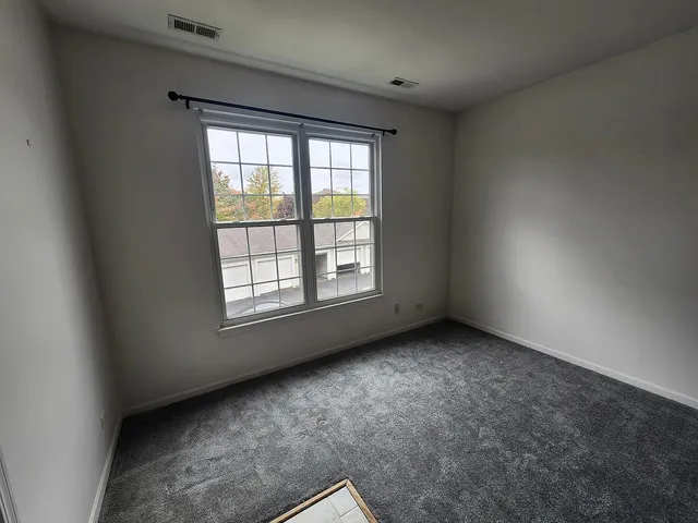 $2,000 | 149 North Waters Edge Drive, Unit C, Glendale Heights, IL 60139