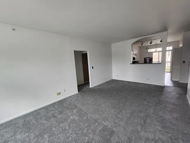 $2,000 | 149 North Waters Edge Drive, Unit C, Glendale Heights, IL 60139