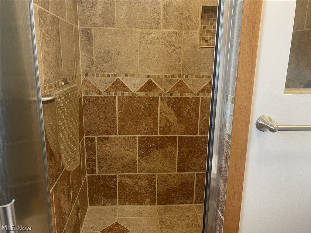 905 West Union Road Norwich, OH 43767 - Photo 21 of 26 master bath