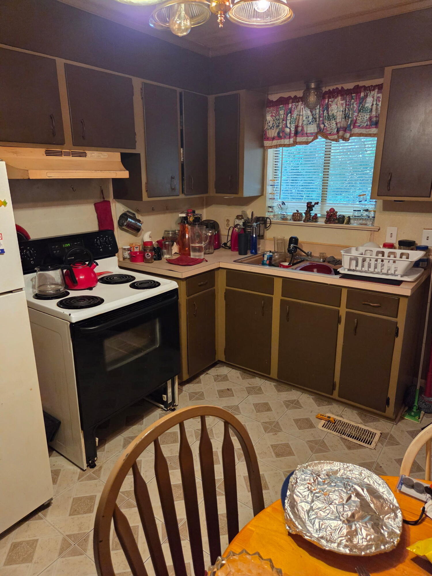 151 West Ridgewood Avenue Red Bank, TN 37415 - Photo 3 of 8 1000003928