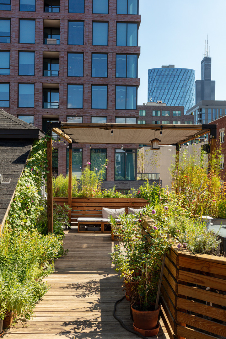 22 North Morgan Street, Unit 215 Chicago, IL 60607 - Photo 11 of 27 a front view of a house with a yard