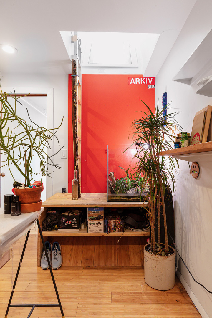 22 North Morgan Street, Unit 215 Chicago, IL 60607 - Photo 23 of 27 a view of living room with furniture and potted plant