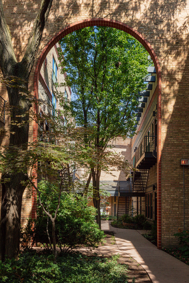 22 North Morgan Street, Unit 215 Chicago, IL 60607 - Photo 27 of 27 a backyard of a house with lots of green space