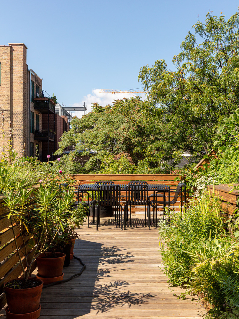 22 North Morgan Street, Unit 215 Chicago, IL 60607 - Photo 9 of 27 a view of a house with a patio