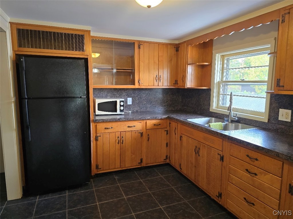 11 Seneca Avenue Oneida, NY 13421 - Photo 2 of 14