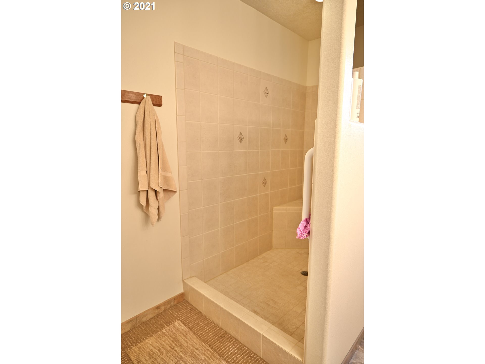 22505 Southeast Howlett Road Eagle Creek, OR 97022 - Photo 15 of 32 Gallery Image 15