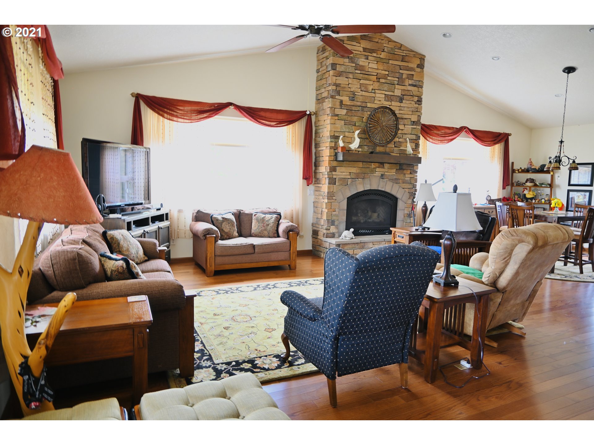22505 Southeast Howlett Road Eagle Creek, OR 97022 - Photo 3 of 32 Gallery Image 3