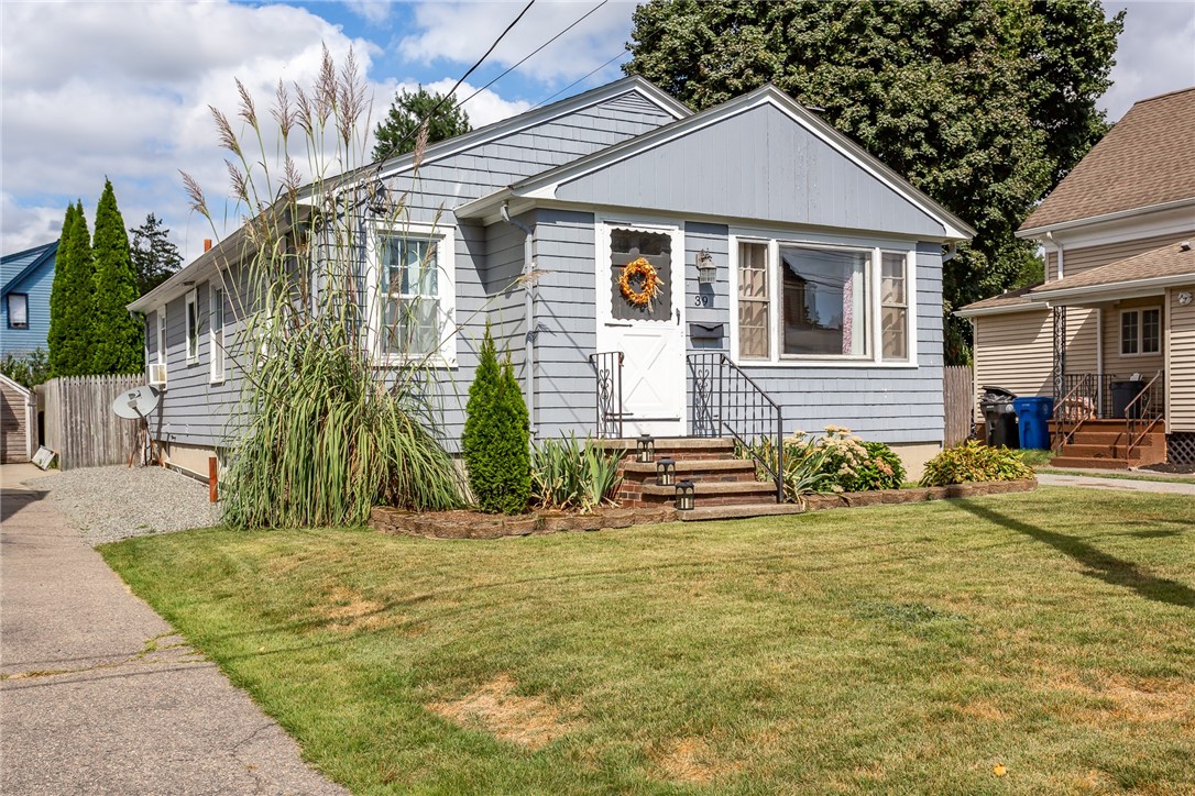 39 Butler Street Cranston, RI 02920 - Photo 2 of 26 Gallery Image 2