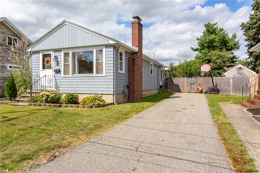 39 Butler Street Cranston, RI 02920 - Photo 3 of 26 Gallery Image 3