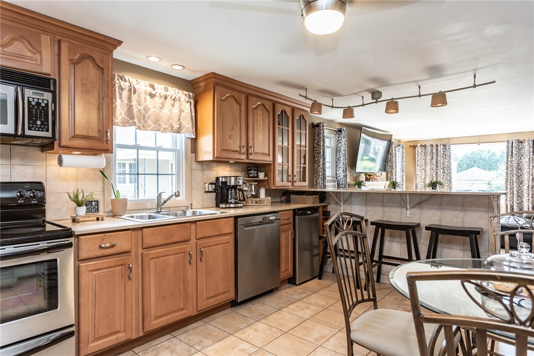 39 Butler Street Cranston, RI 02920 - Photo 5 of 26 Gallery Image 5