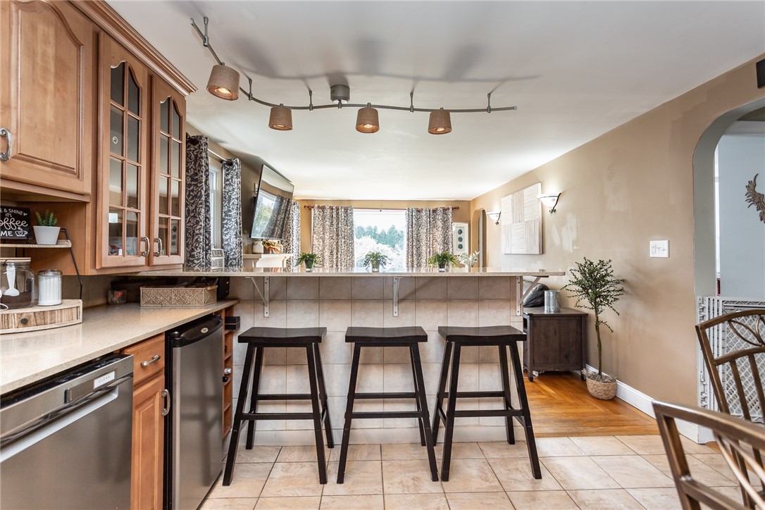 39 Butler Street Cranston, RI 02920 - Photo 6 of 26 Gallery Image 6