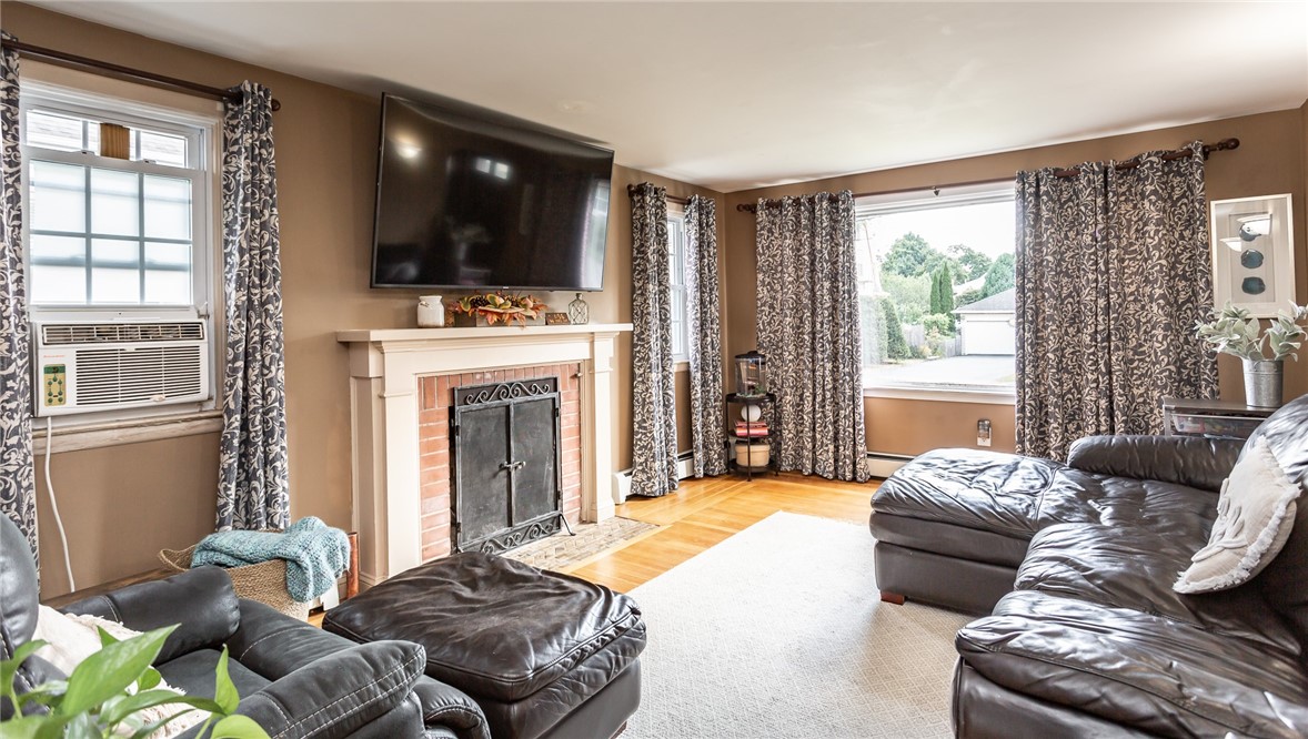 39 Butler Street Cranston, RI 02920 - Photo 9 of 26 Gallery Image 9