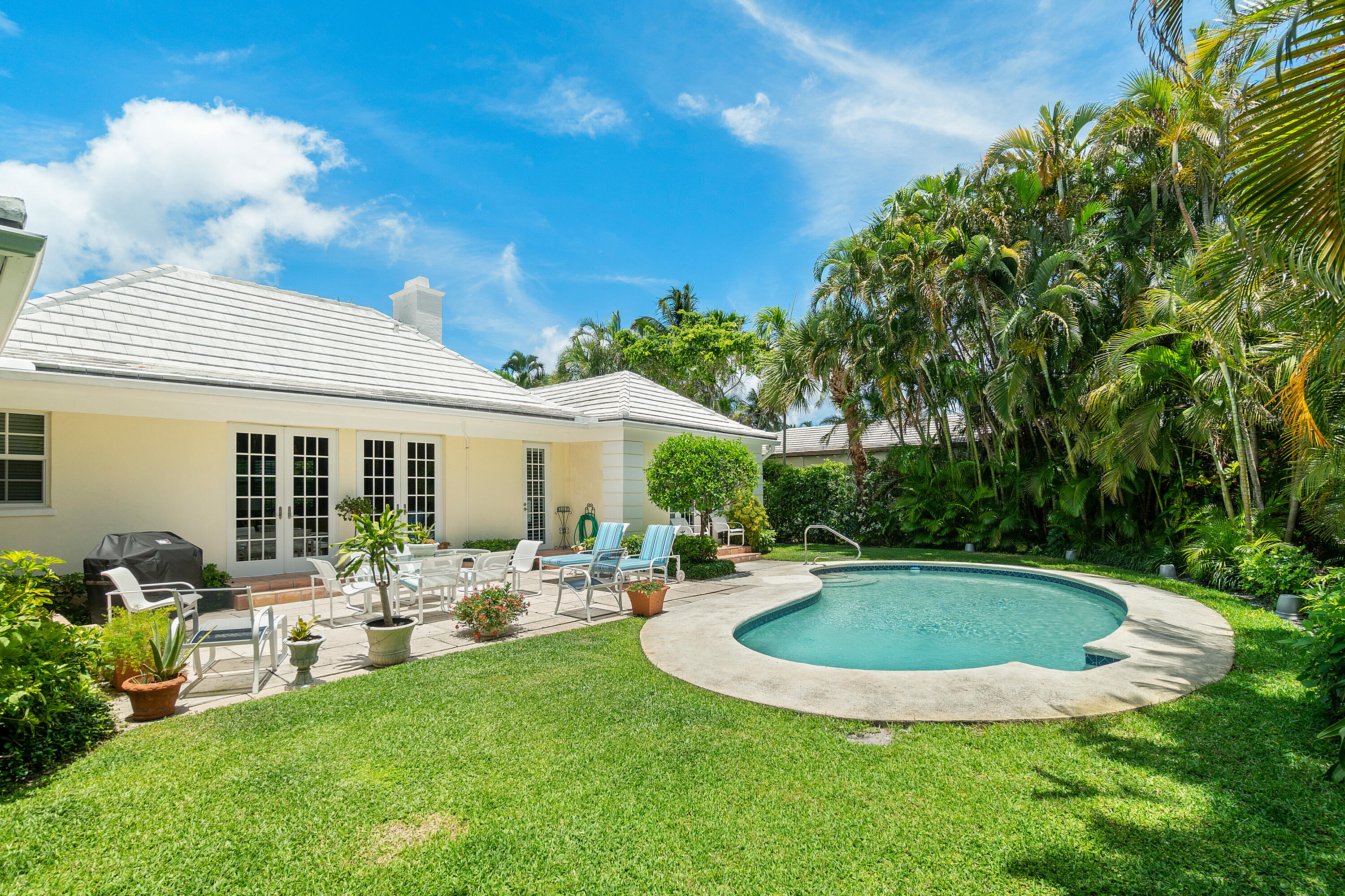 230 Plantation Road Palm Beach, FL 33480 - Photo 2 of 29 Patio and pool