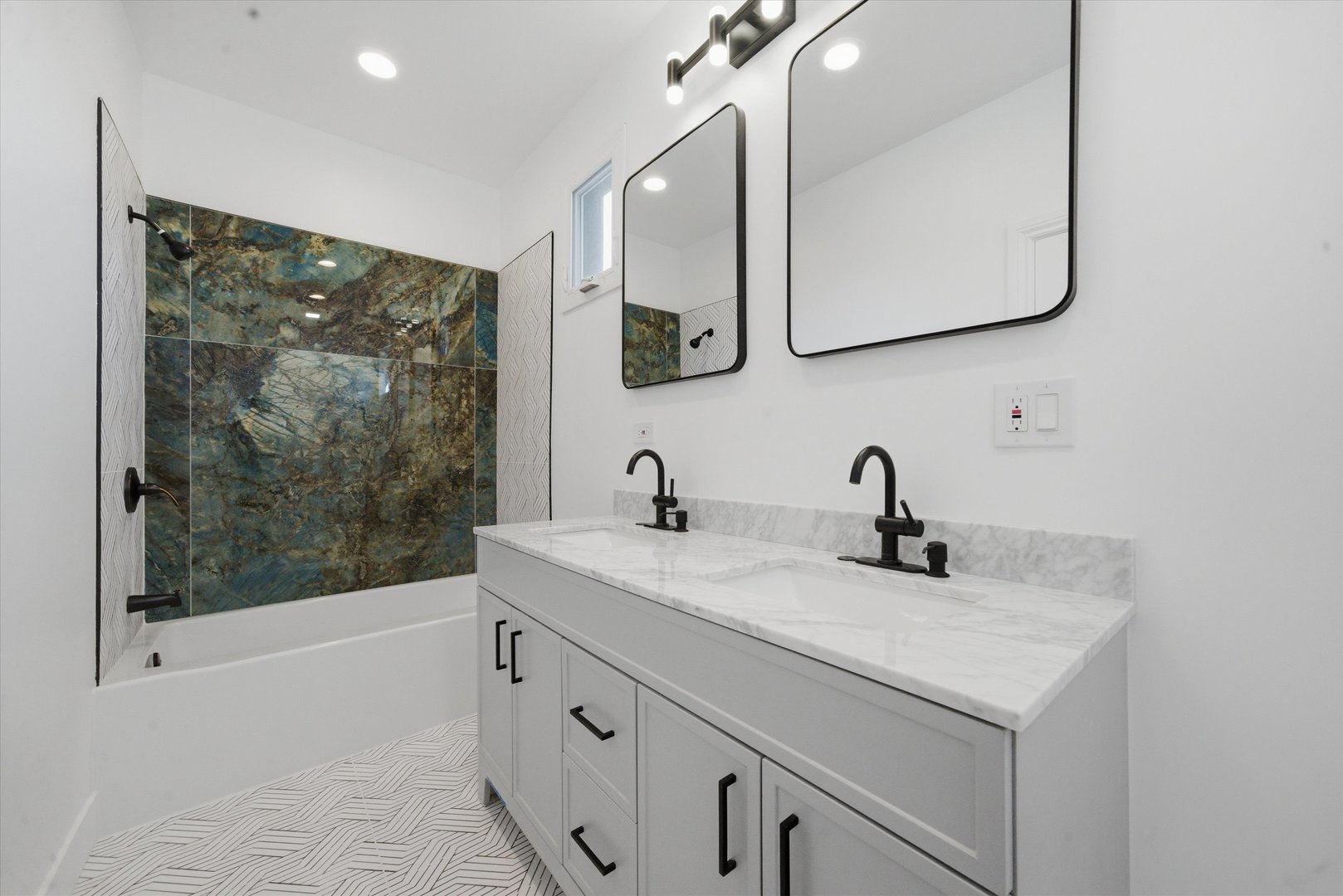 939 North Harding Avenue Chicago, IL 60651 - Photo 17 of 27