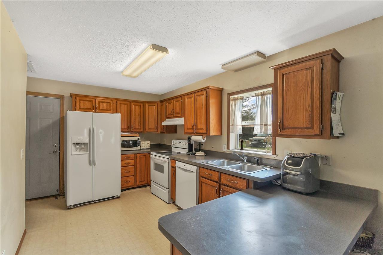 2579 Miller Road Allenton, MI 48002 - Photo 13 of 38