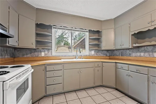 $199,900 | 701 West 24th Street, Independence, MO 64055