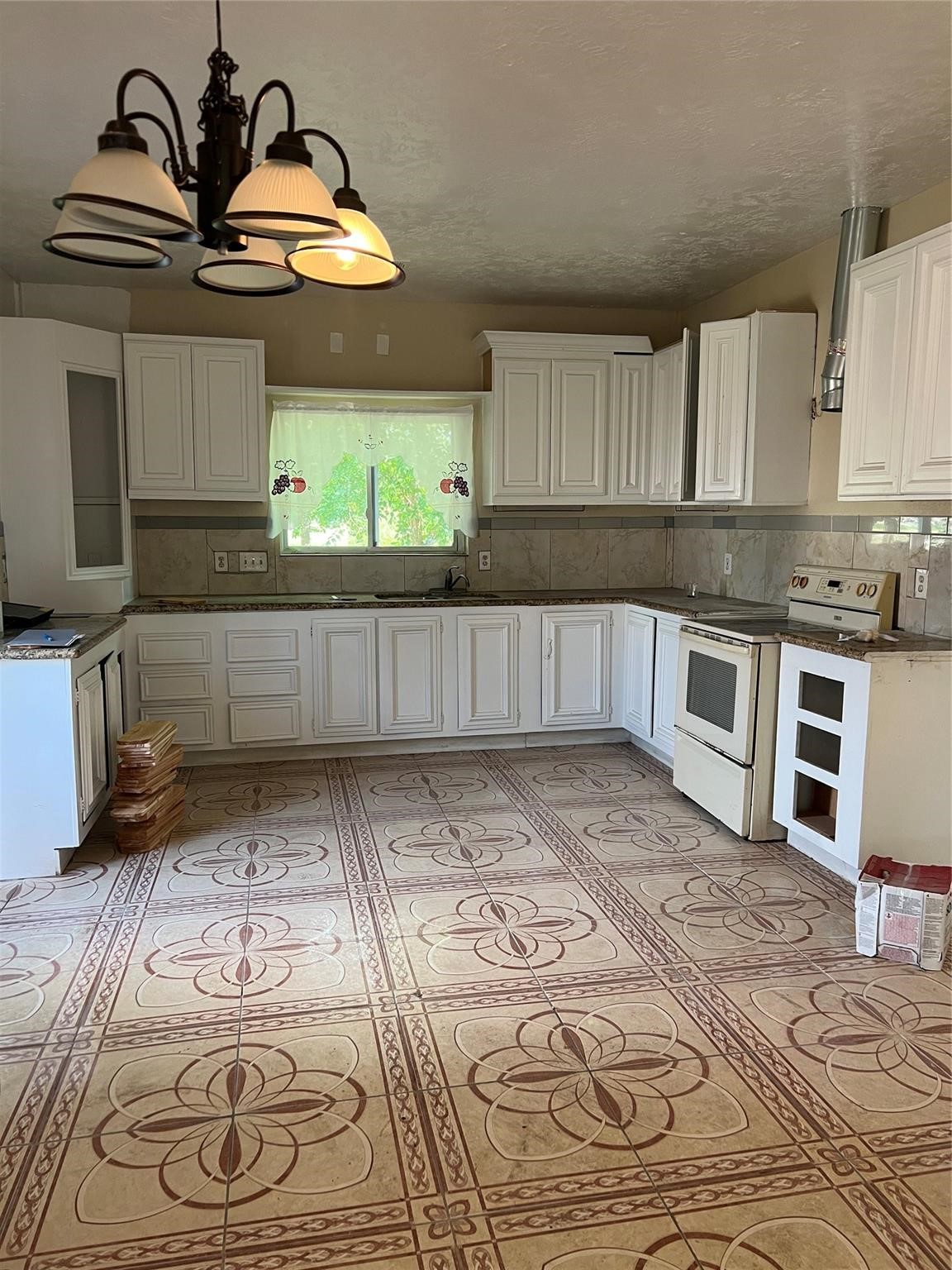 7715 West Hardy Road Houston, TX 77022 - Photo 2 of 11