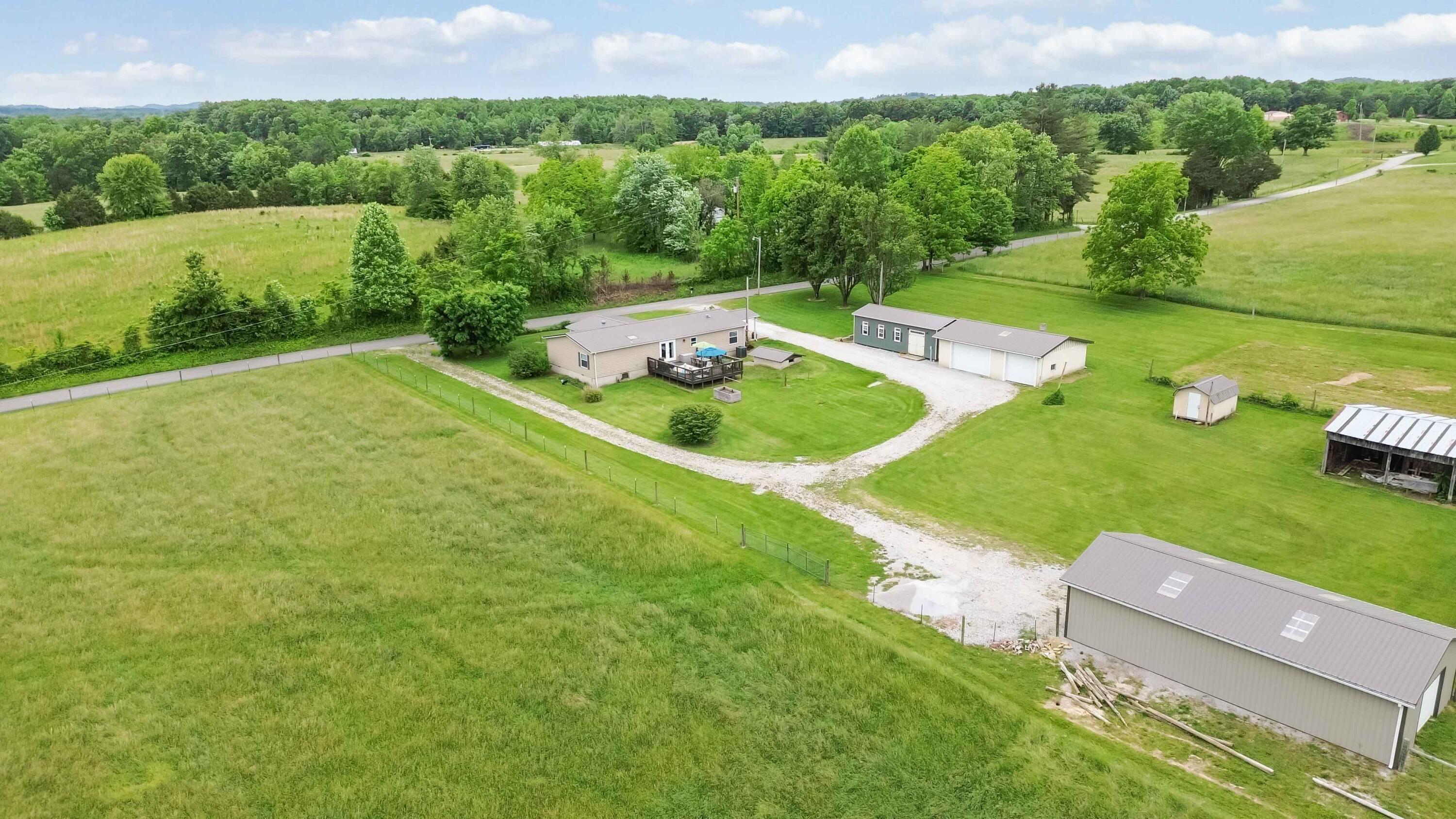 310 Todd Road Eubank, KY 42567 - Photo 4 of 12 20250526152850632463000000-o