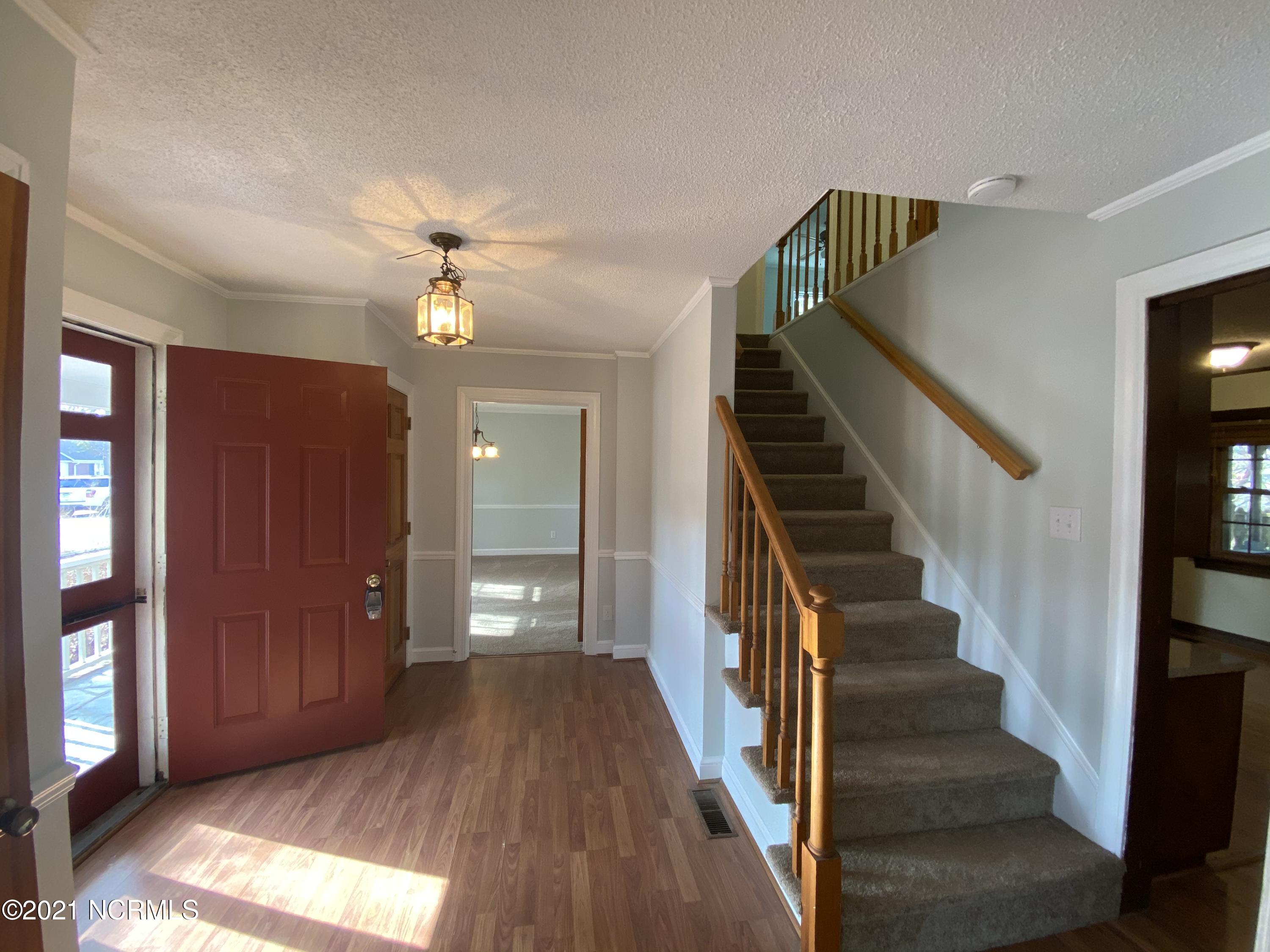 1904 Tryon Road New Bern, NC 28560 - Photo 15 of 53 Foyer